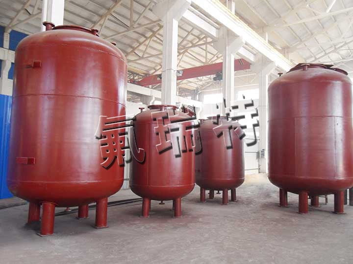 鋼襯塑儲(chǔ)罐、反應(yīng)釜